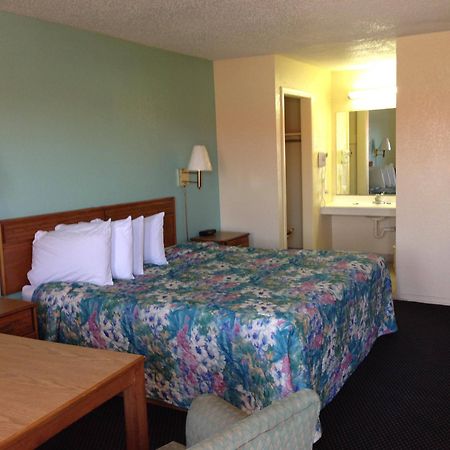Super 7 Inn-Siloam Springs Bagian luar foto